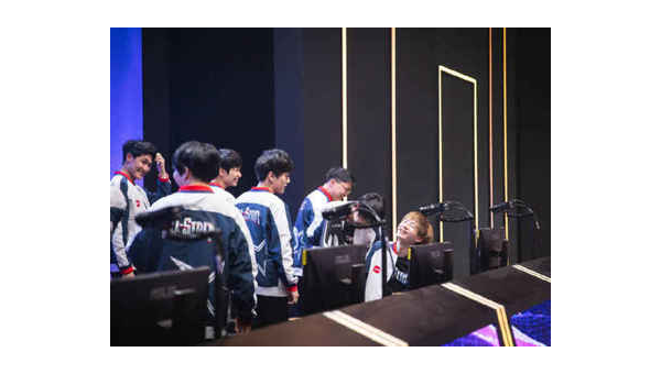 2016英雄联盟全明星赛：星光璀璨的巅峰对决